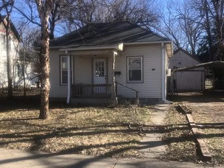 832 N Main St — Photo 1