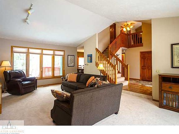 5th image of 2209 E Burcham Dr