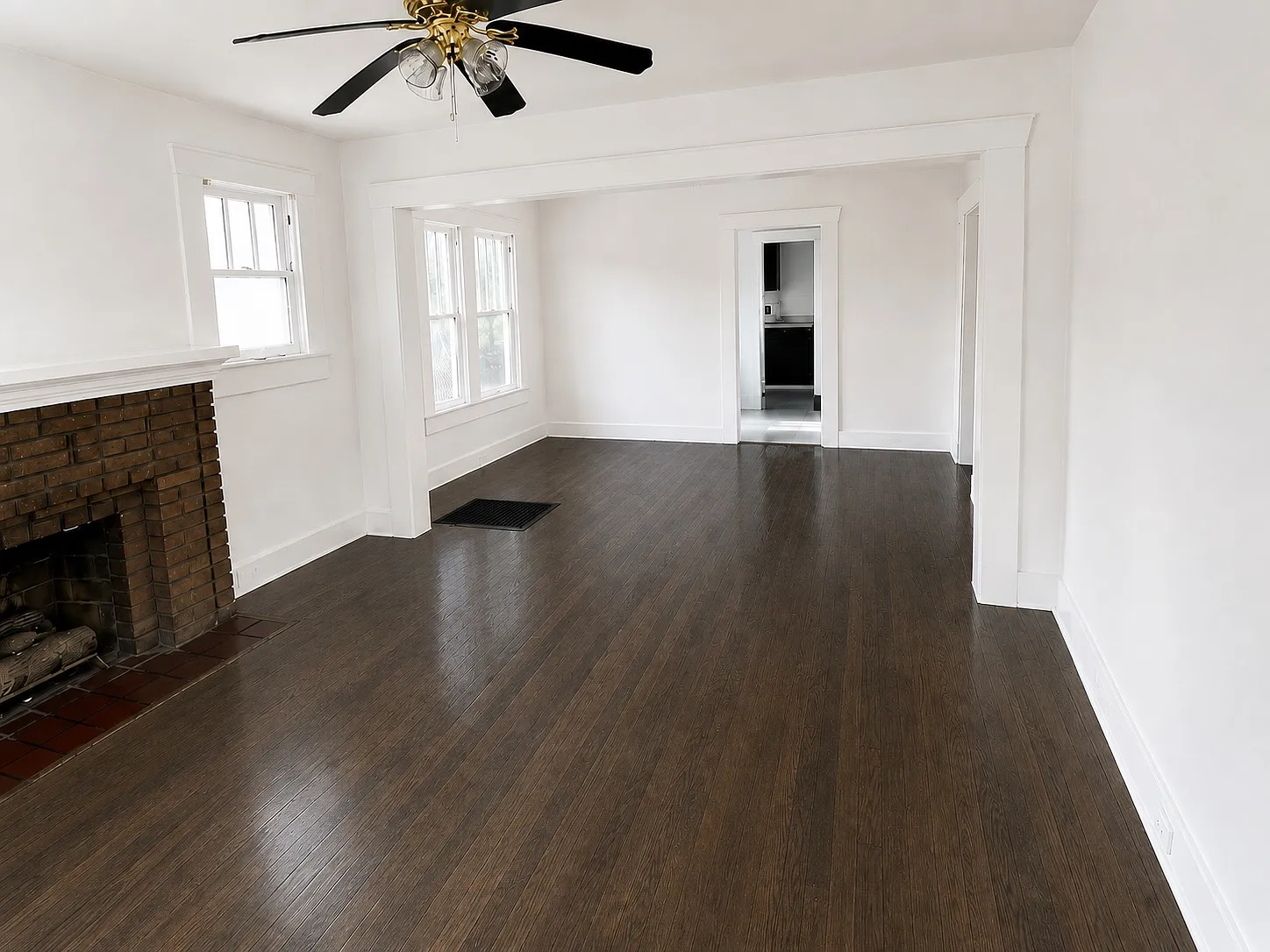 3 bed, 956 sqft, $1,200 — Photo 2