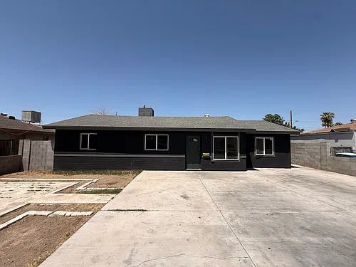 4216 N 30th Dr Photo 1