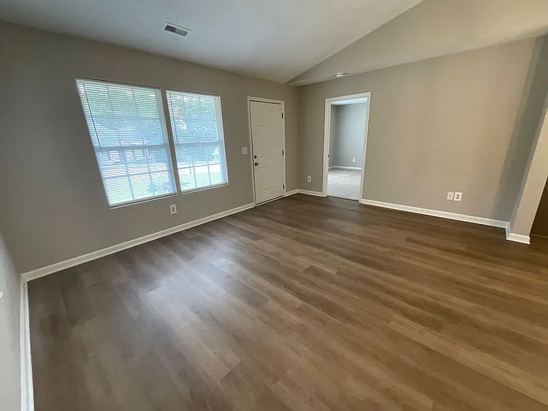 2711 Ingleside Dr — Photo 7
