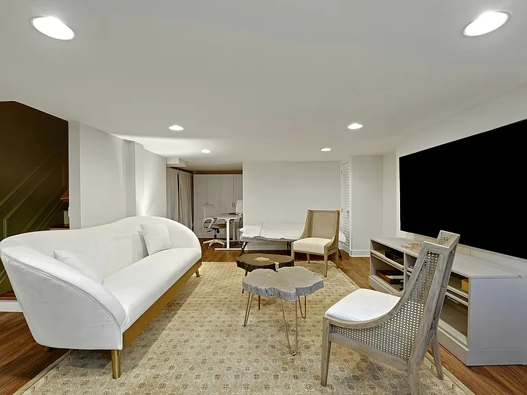 41 Fairview Ave — Photo 42