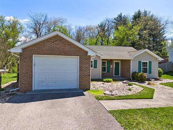 3rd image of 210 Cedar Hill Dr