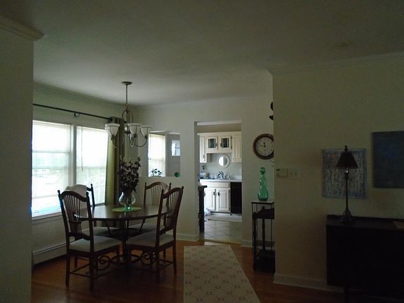 3rd image of 914 W Saint James St Unit 2W