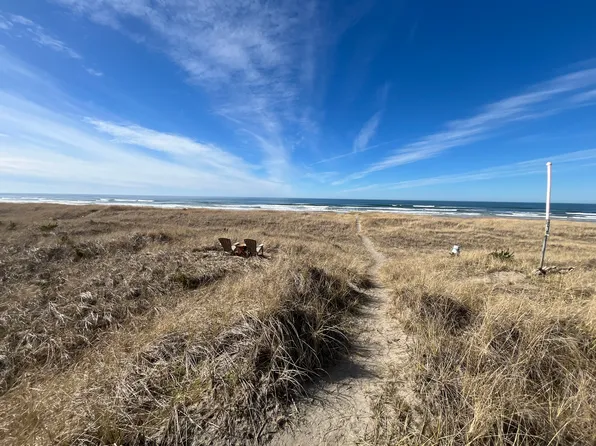 24201 Pacific Way #B, Ocean Park, WA 98640