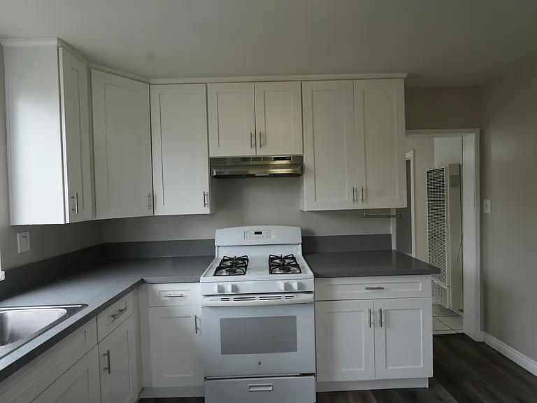457 W Sepulveda St — Photo 10