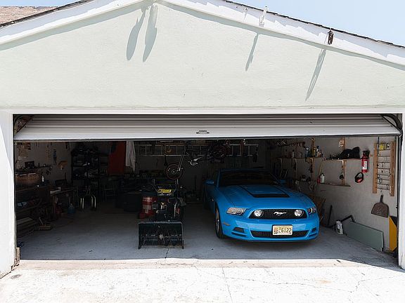 Oversized 2 car Garage