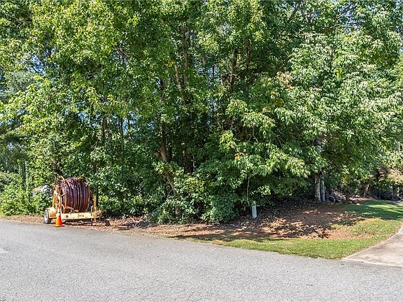 4th image of 3811 Crickett Ln