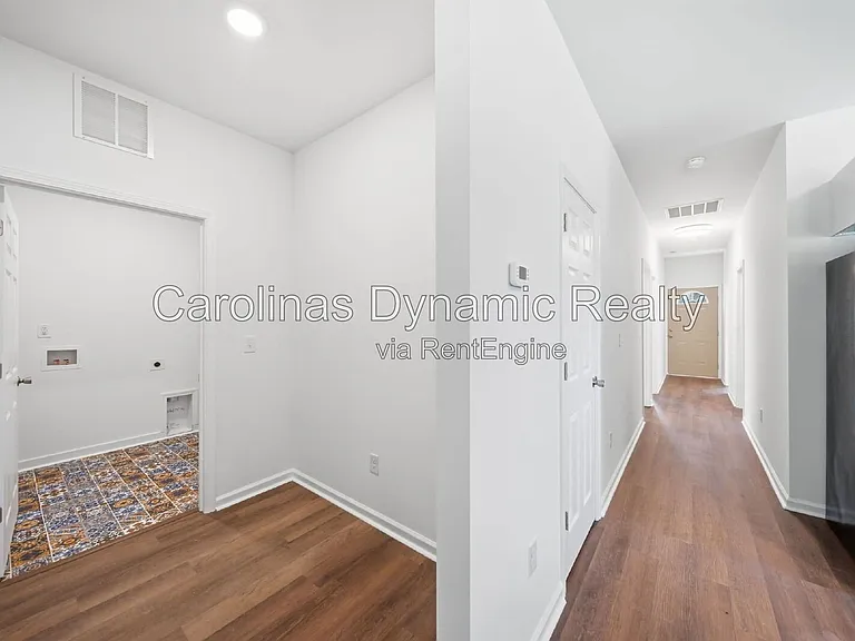 1533 S Battleground Ave — Photo 28