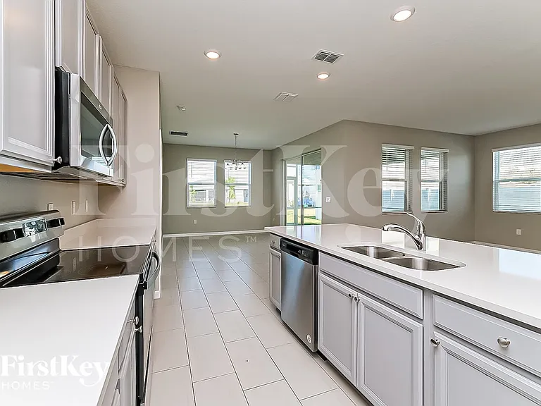 11836 Clare Hill Ave — Photo 5