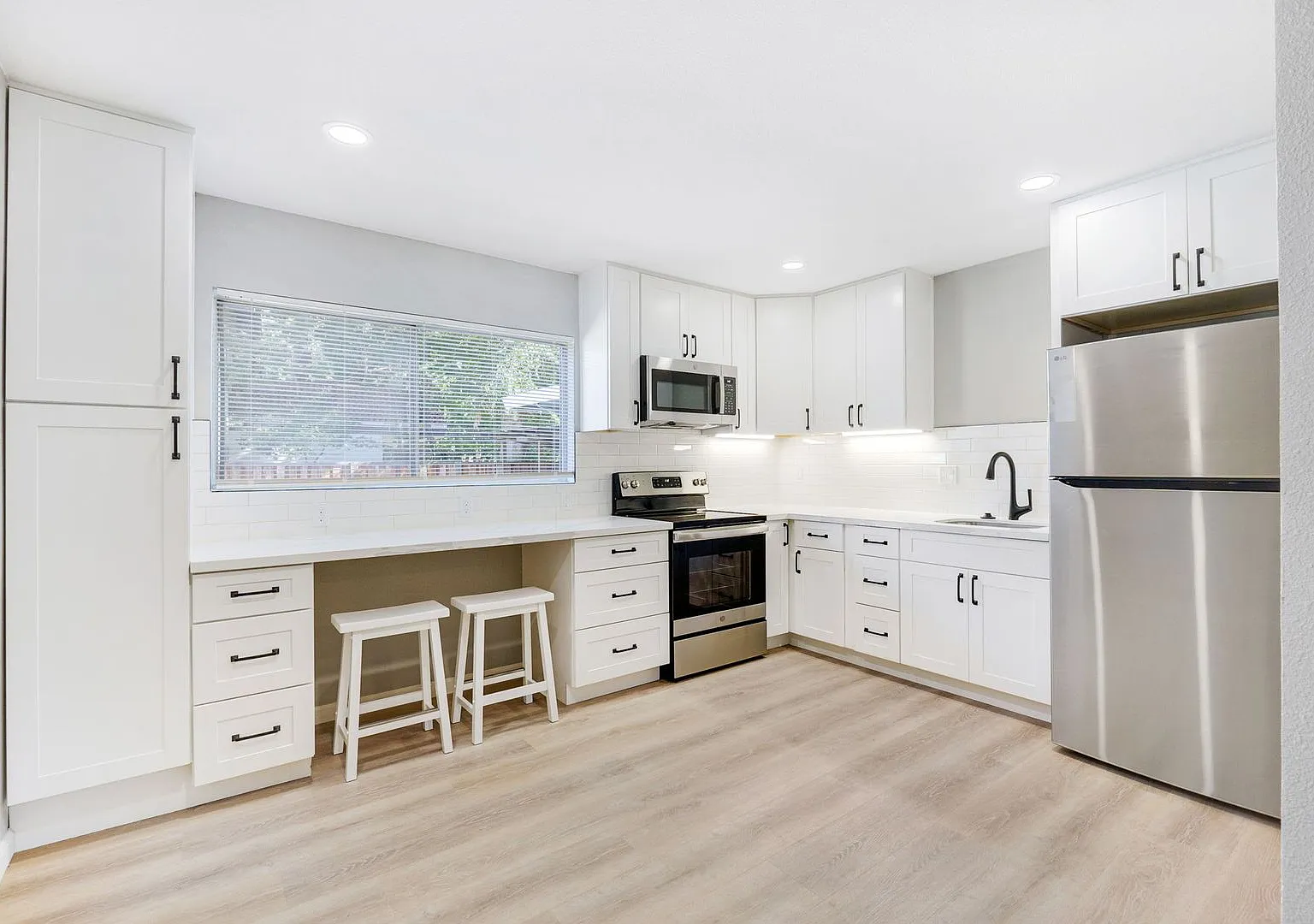 828 D St — Photo 4