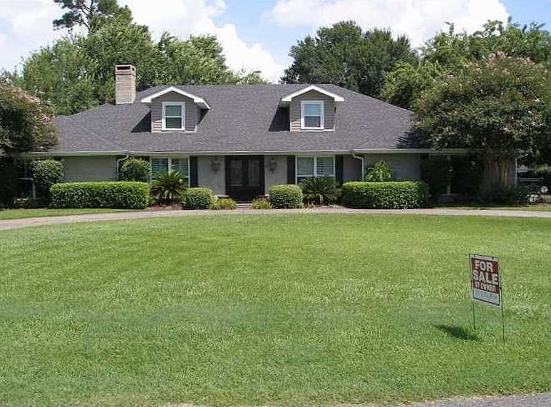 1st image of 4 Fairway Dr