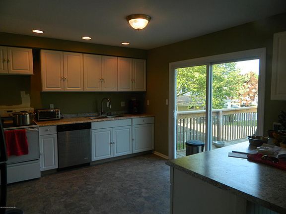 5th image of 302 Lynwood Pl