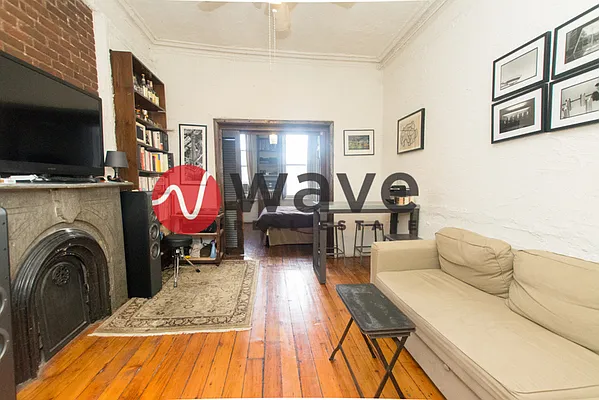 Rented by Wave Real Estate Group | media 19