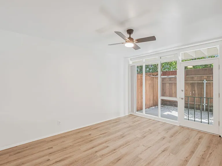 Montana Avenue Residences — Photo 14