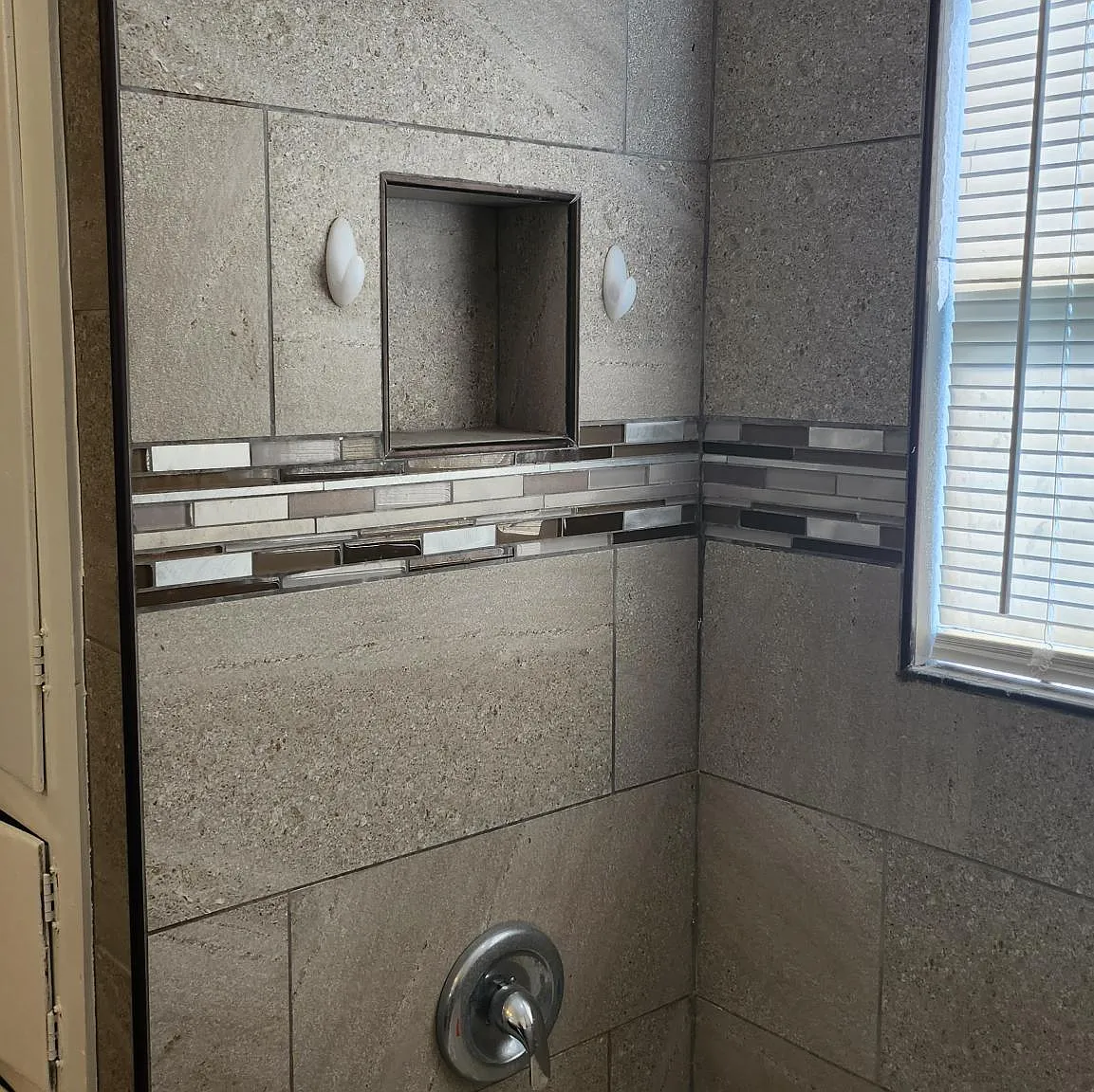 4 bed, 2025 sqft, $1,950 — Photo 3