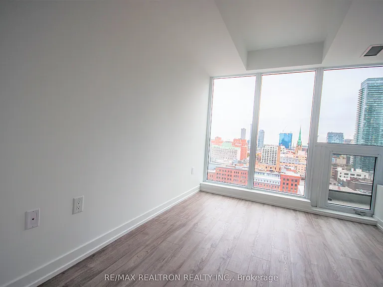 77 Shuter St #1602 — Photo 4