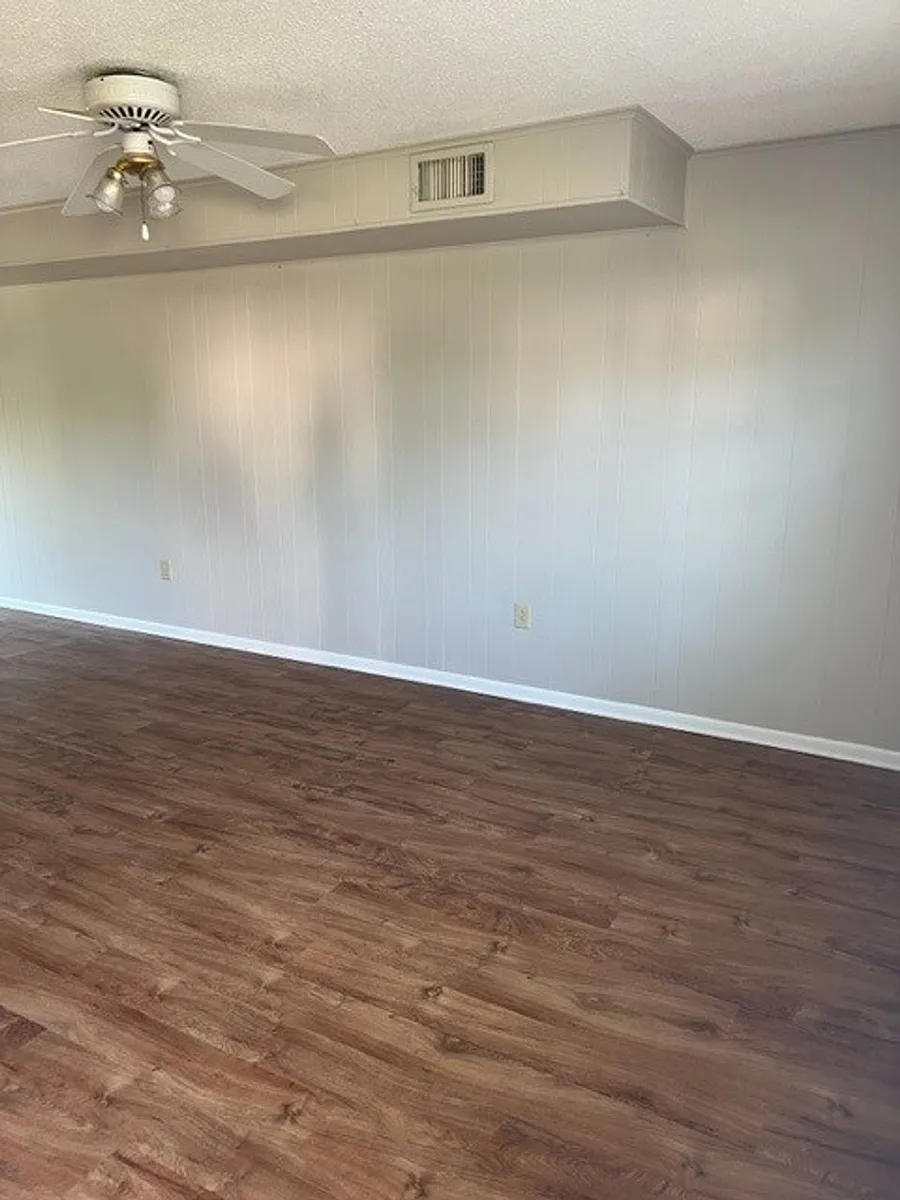 Building Photo - 1463 Cora Ln