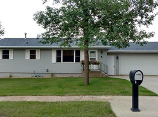 4 18th St SW, Watertown, SD 57201