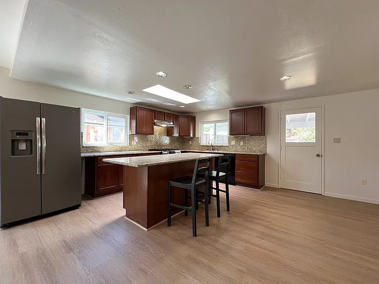 34 Queens Ct — Photo 13