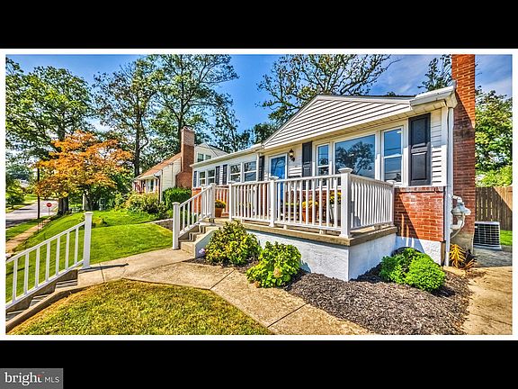 3rd image of 225 Glenrae Dr