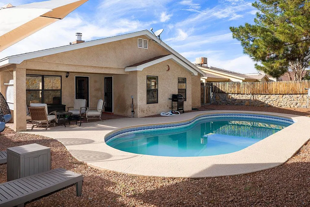 3 bed, 1587 sqft, $2,100 — Photo 1