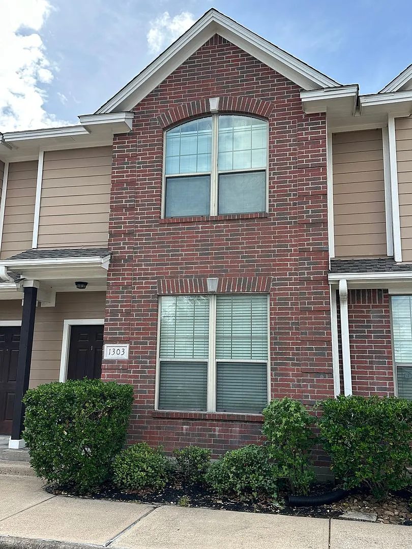 College Station - 2 Bed / 2.5 Bath / 2 story in River Ridge Townhomes — Photo 1