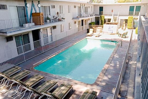 3rd image of 6835 Variel Ave #1015250