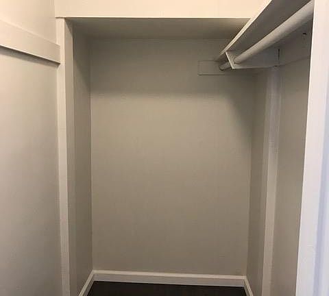 3rd image of 465 N Oxford Ave APT 3