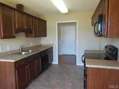 5th image of 121 Stratford Dr #11
