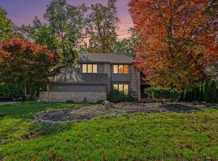 30449 Huntsman Dr W, Farmington Hills, MI 48331