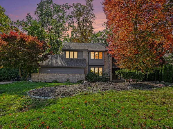 30449 Huntsman Dr W, Farmington Hills, MI 48331