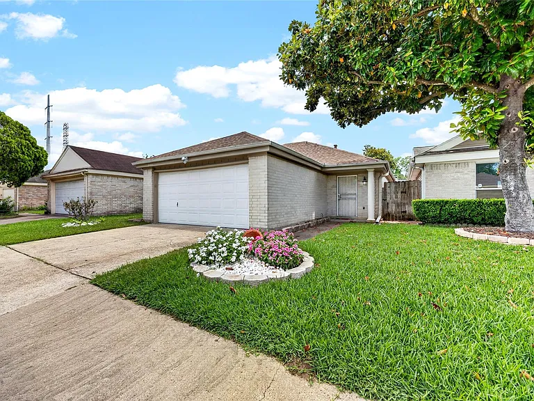 11103 Bellerive Dr — Photo 2