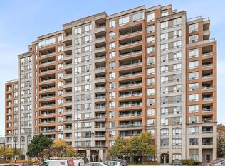 9 Northern Heights Dr #313, Richmond Hill, ON L4B4M5