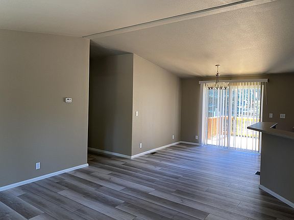 5th image of 61040 S Queens Dr #63