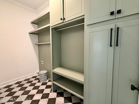 5th image of 185 Bronson Bnd