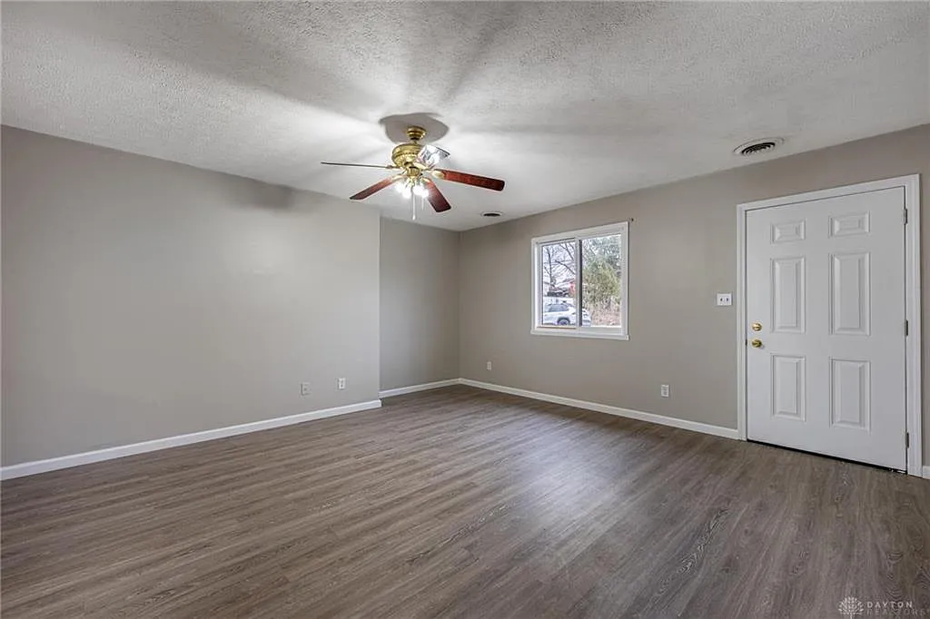 2 bed, 1.0 bath, 8632 sqft, $1,250 — Photo 4