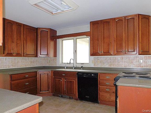 4th image of 83 Hunt Road