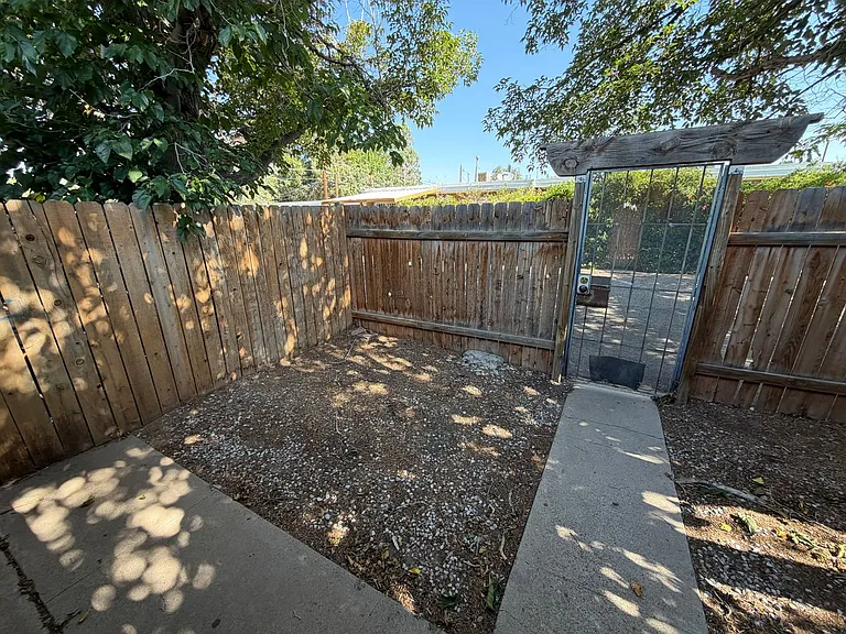 1033-1037 Alvarado Dr SE — Photo 17