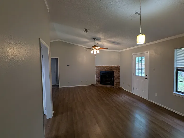 1609 Amour Dr — Photo 24