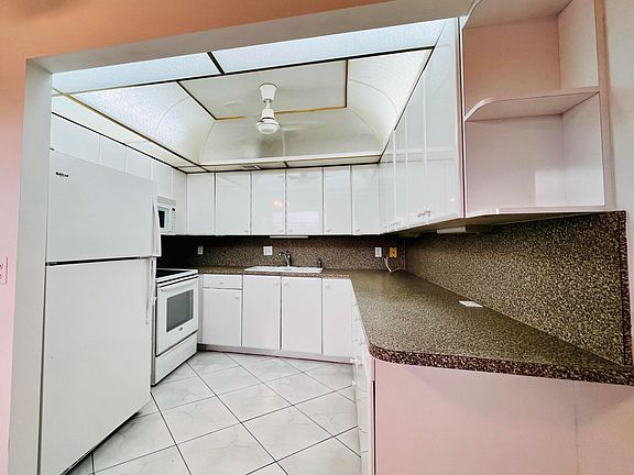 2nd image of 461 Wellington J