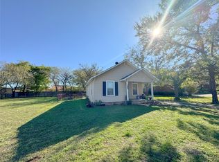 1306 N Trinity St, Decatur, TX 76234