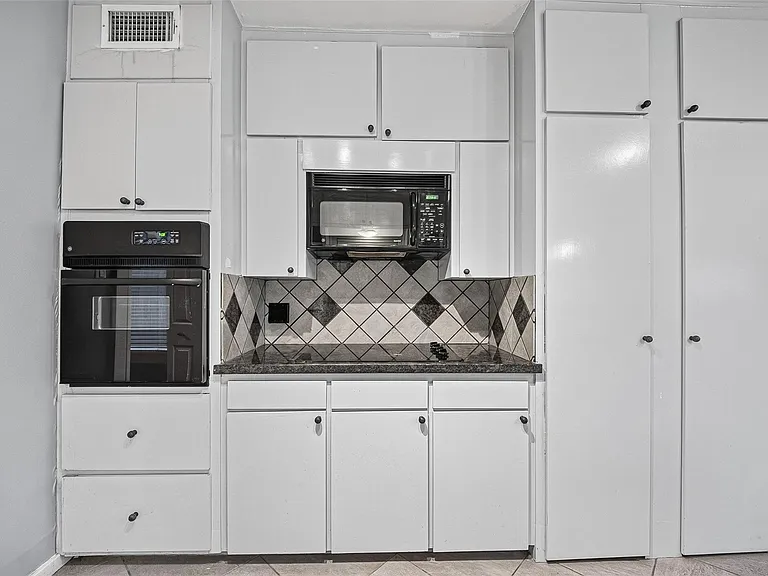1758 Hawthorne St #1 — Photo 17
