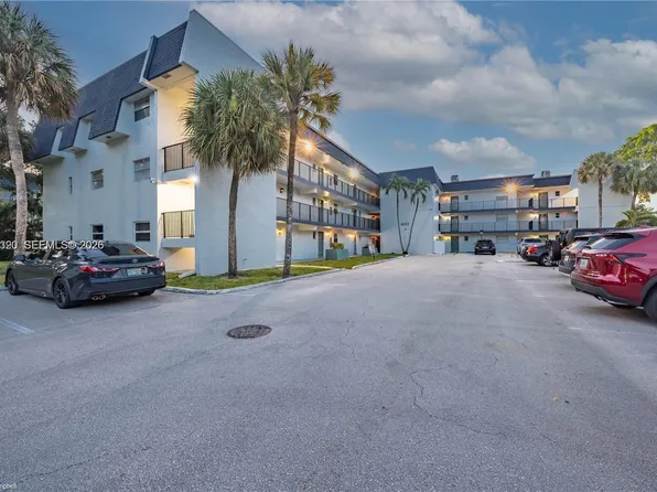 8002 Lagos De Campo Blvd #B-101, Tamarac, FL 33321