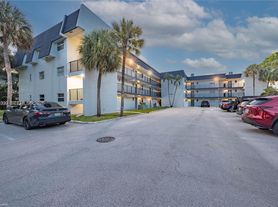 8002 Lagos De Campo Blvd, Tamarac, FL