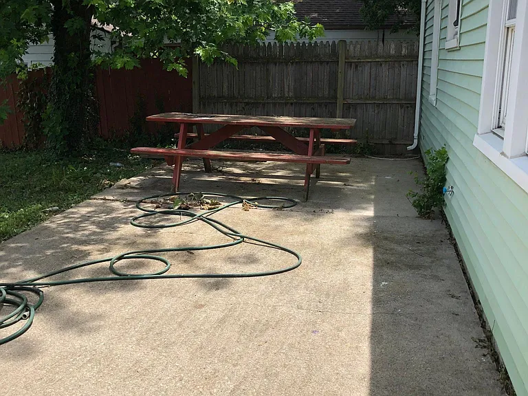 146 Valentine Dr — Photo 2