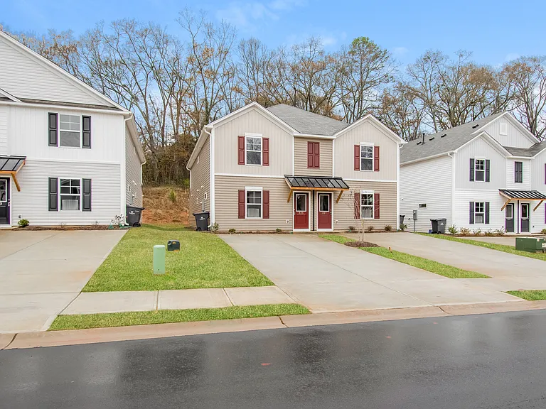 325 Noble Ln — Photo 1
