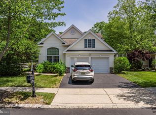 40 Londonberry Dr, Holmdel, NJ 07733