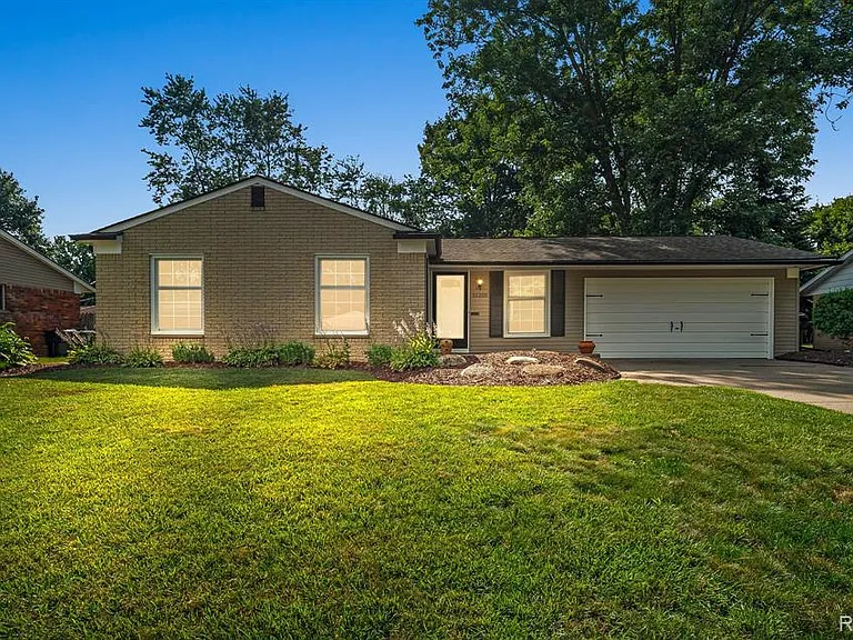 51205 Fairlane Dr — Photo 1