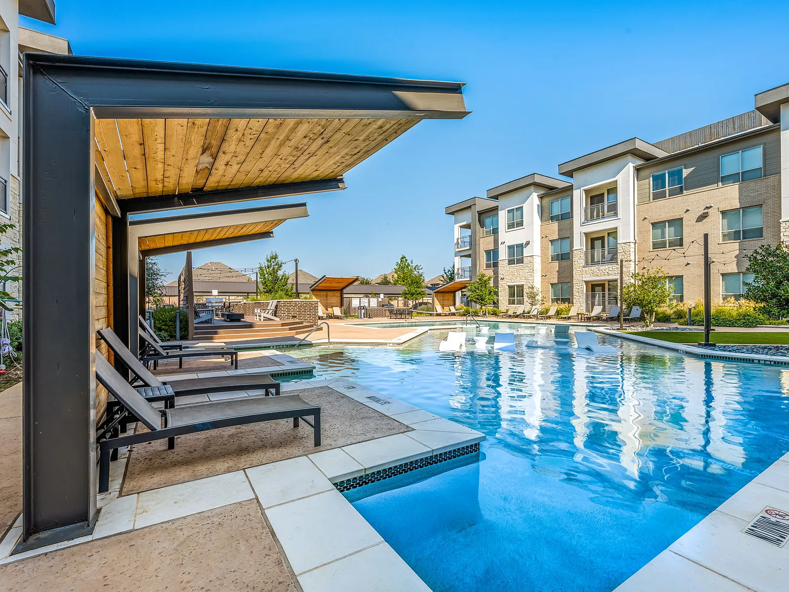 Hunters Creek Apartments — Photo 4